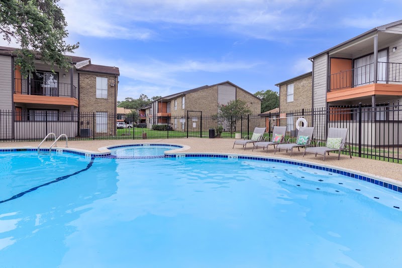 CrescentWood Apartments