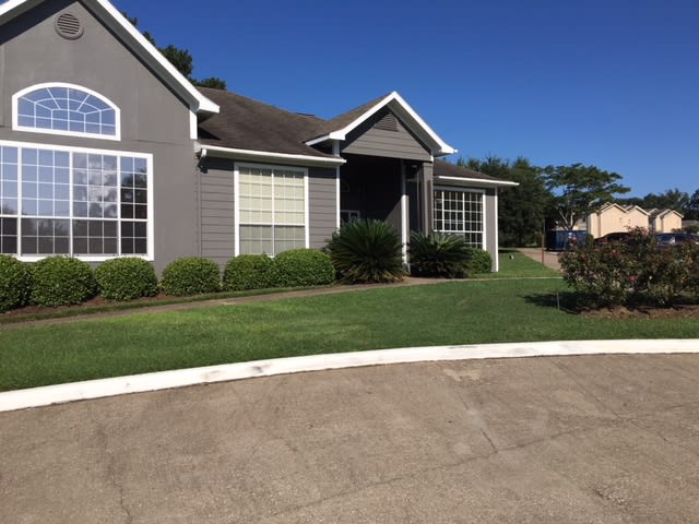 High Pointe Plaza Apartments
