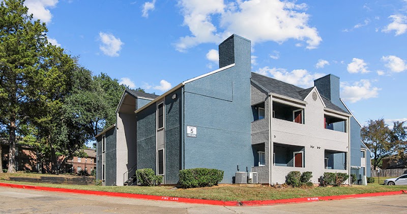 Hollytree Apartments