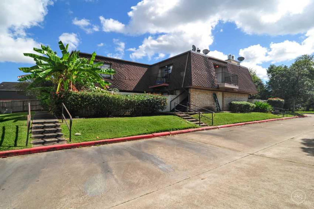 Oak Hollow Apartments