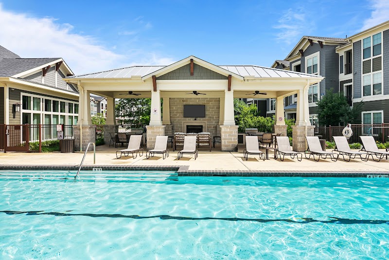 Oakwood Crossing Apartments