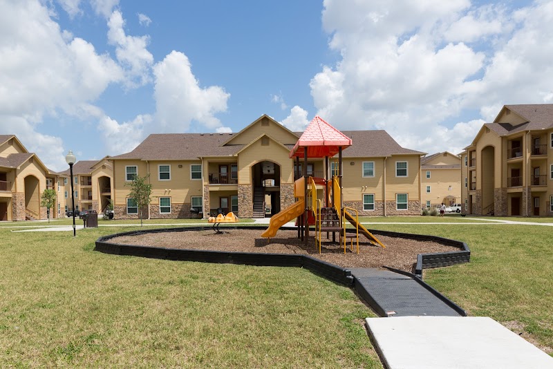 Paseo Pointe (apartments)