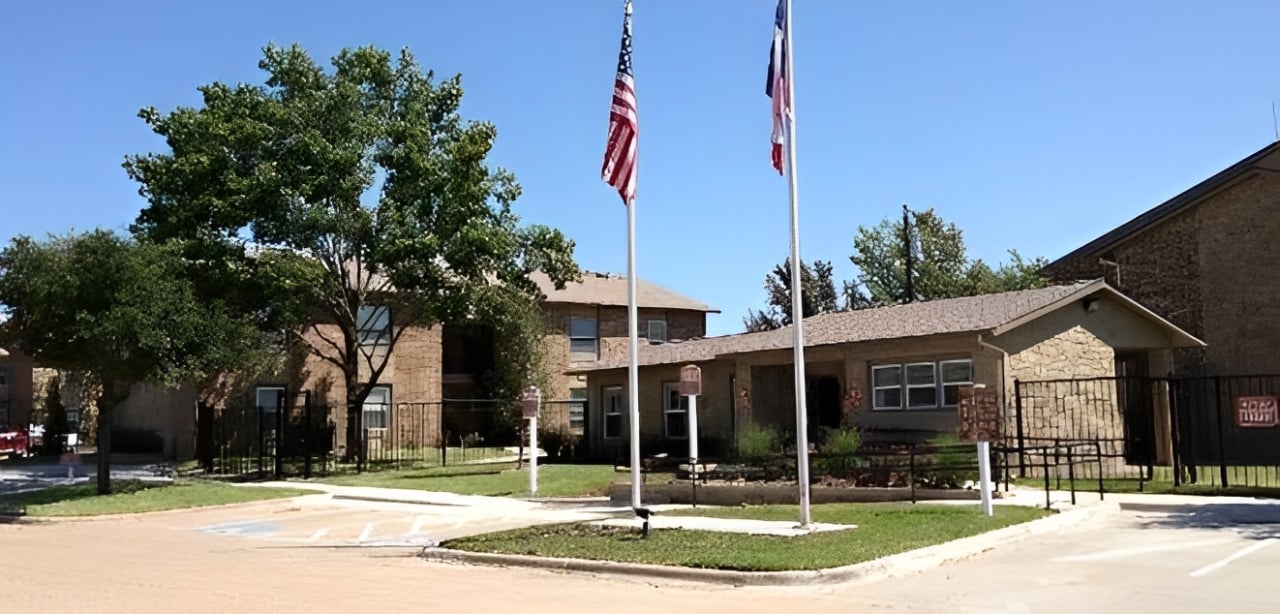 Red Oak Apartments