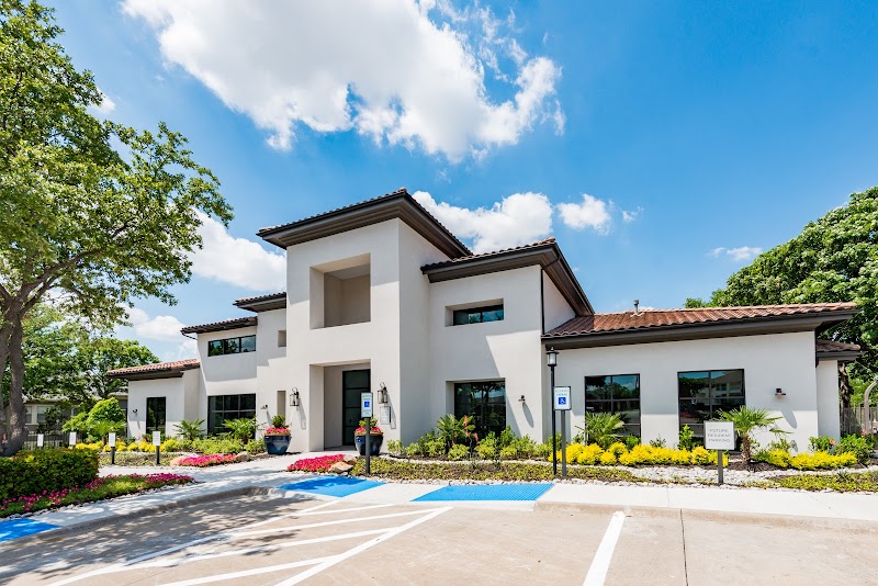 Walnut Hill Las Colinas Apartments