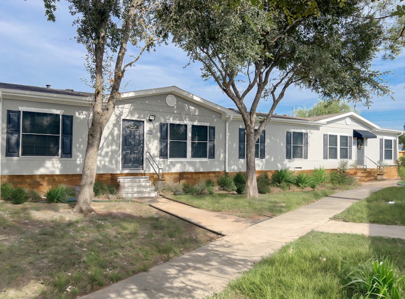 Waterstone Place Apartments